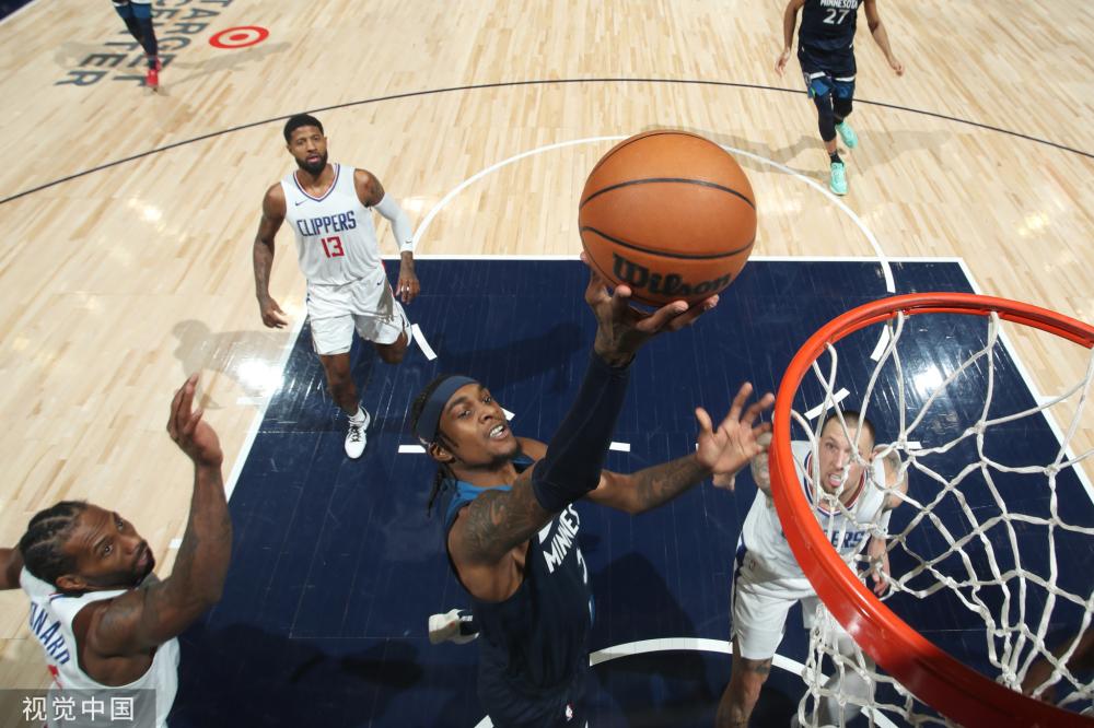 中场的年轻 中场的年轻